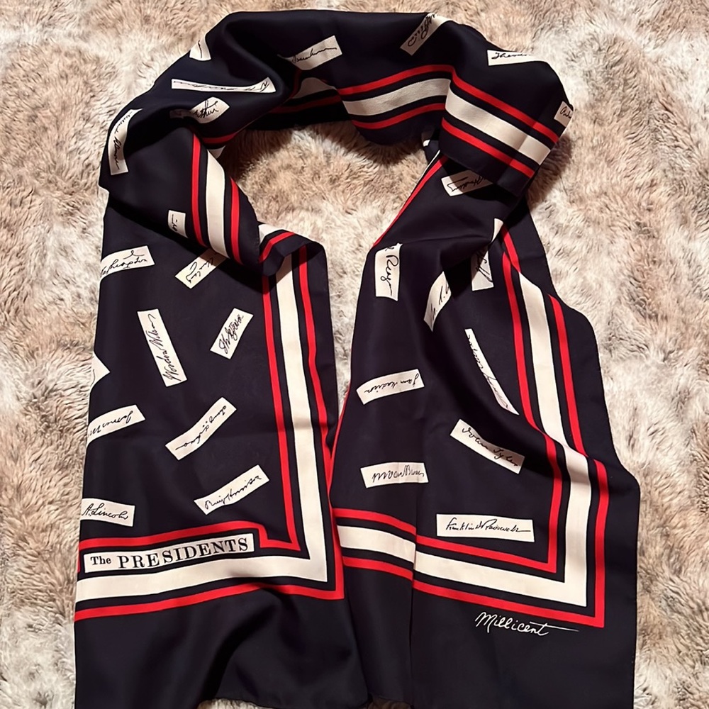 Vintage 90’s Millicent Presidents Scarf - Picture 3 of 3